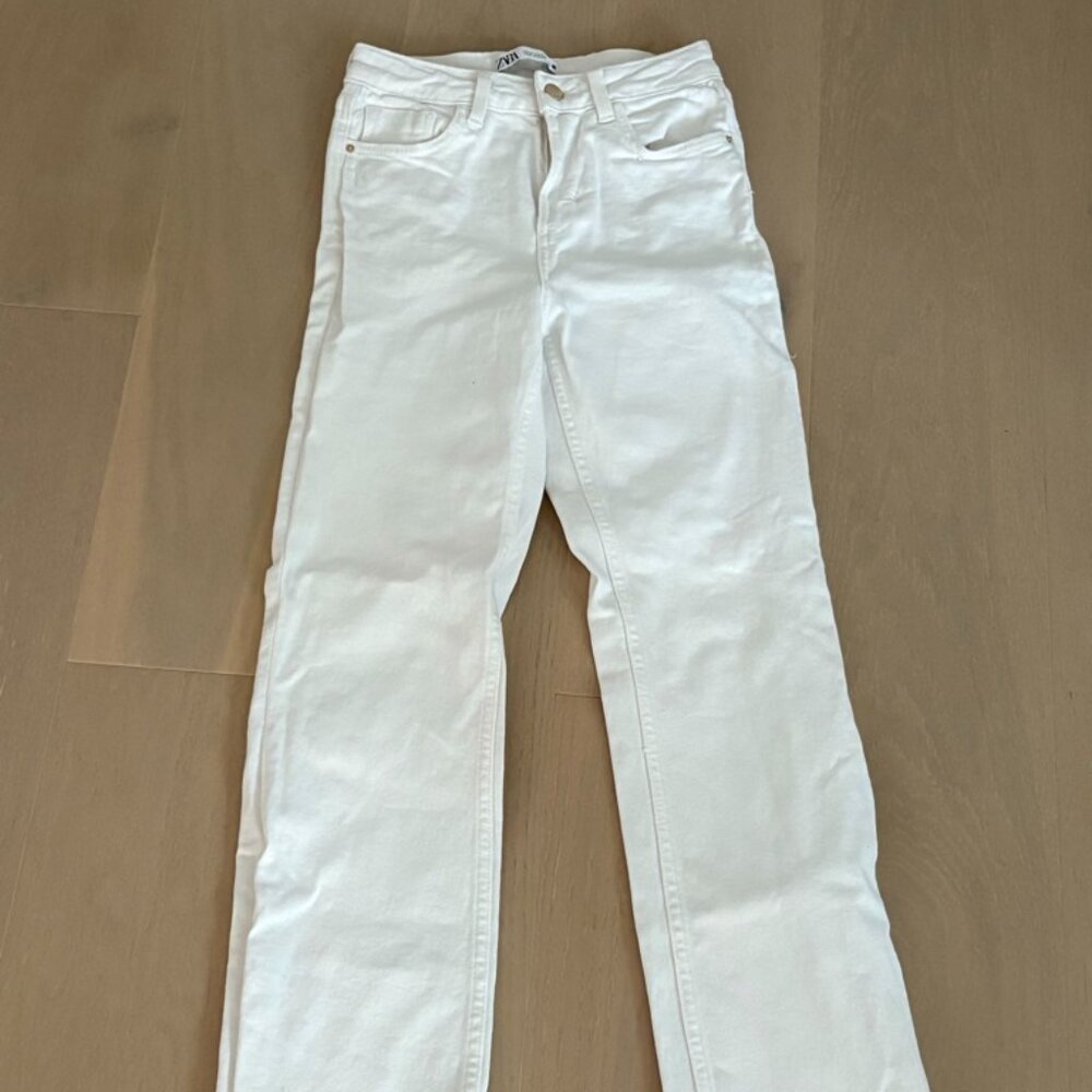 ZARA skinny white jeans with fray bottom size 0